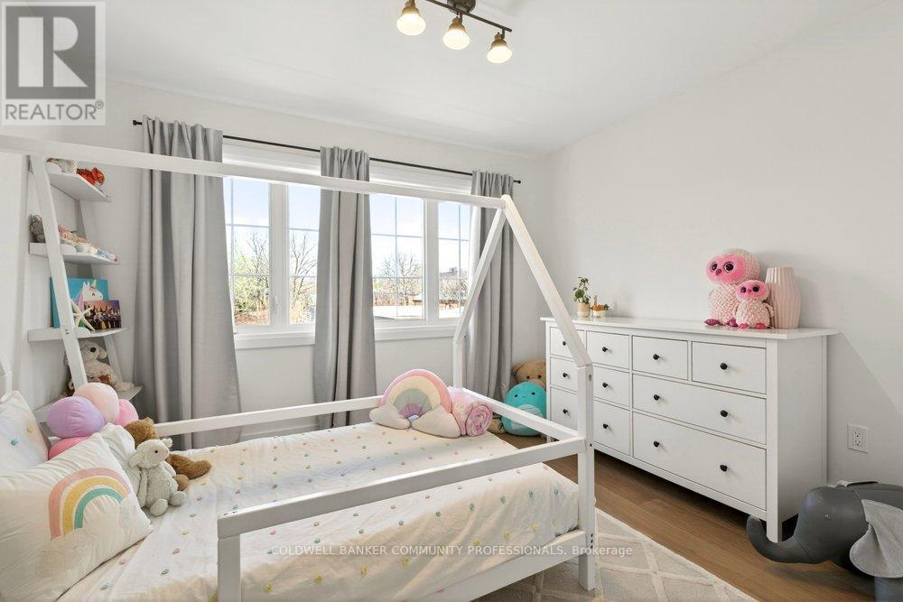 128 Canada Street, Hamilton, ON - Indoor Photo Showing Bedroom
