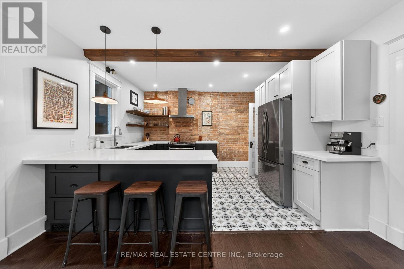282 Park Street, Kitchener, ON - Indoor Photo Showing Kitchen With Upgraded Kitchen