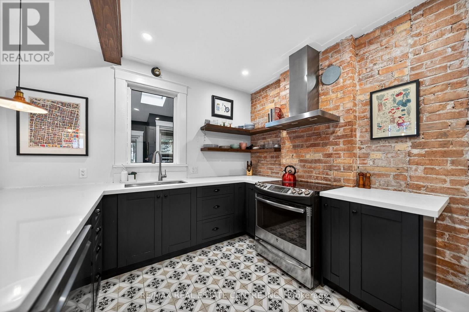 282 Park Street, Kitchener, ON - Indoor Photo Showing Kitchen