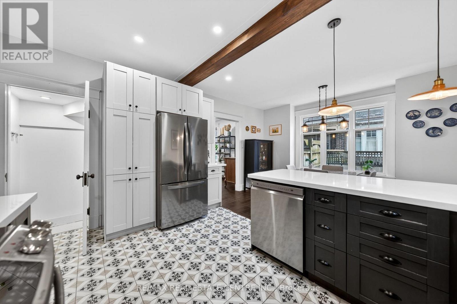 282 Park Street, Kitchener, ON - Indoor Photo Showing Kitchen