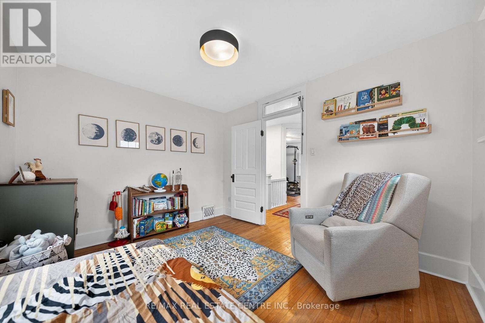 282 Park Street, Kitchener, ON - Indoor Photo Showing Living Room