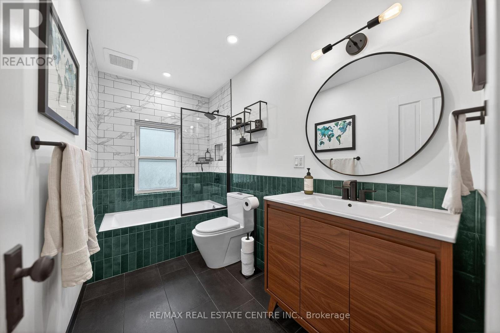 282 Park Street, Kitchener, ON - Indoor Photo Showing Bathroom
