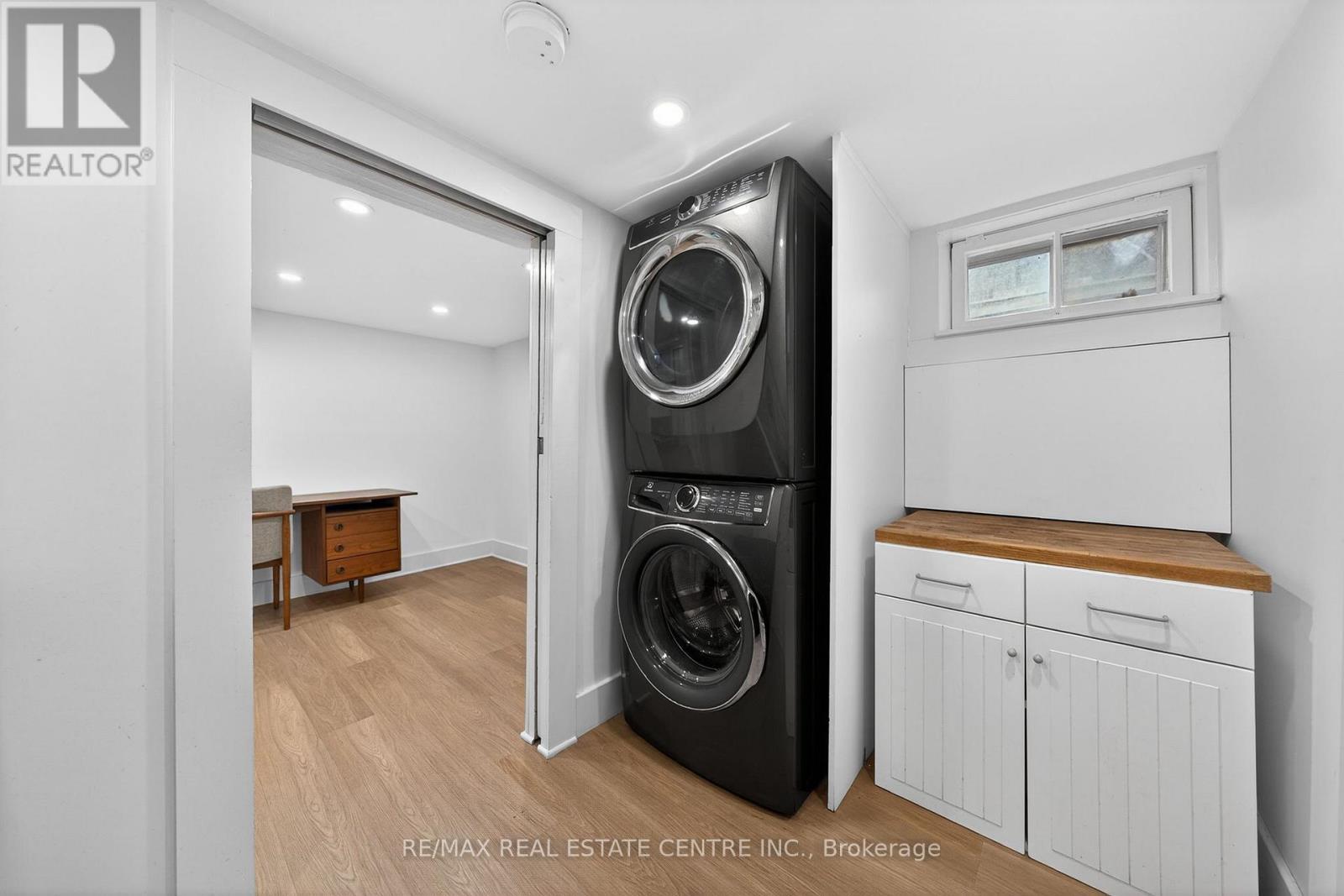 282 Park Street, Kitchener, ON - Indoor Photo Showing Laundry Room