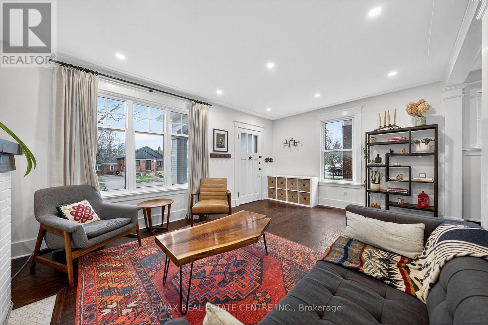 282 Park Street, Kitchener, ON - Indoor Photo Showing Living Room
