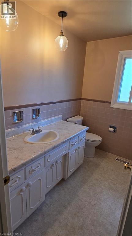 35 Bradley Drive, Kitchener, ON - Indoor Photo Showing Bathroom
