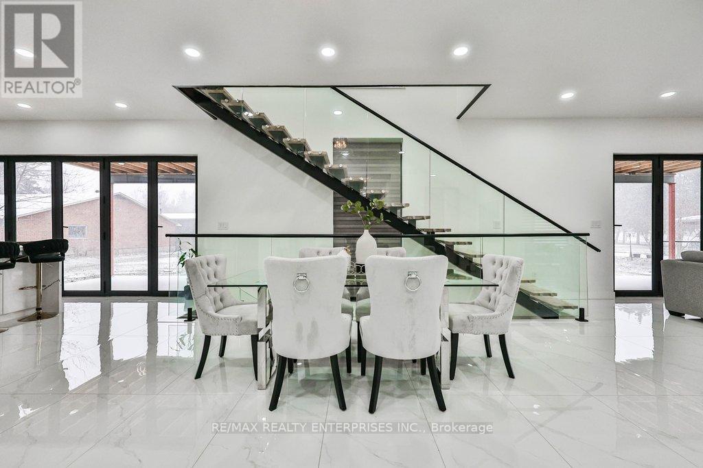 4511 Guelph Line, Burlington, ON - Indoor