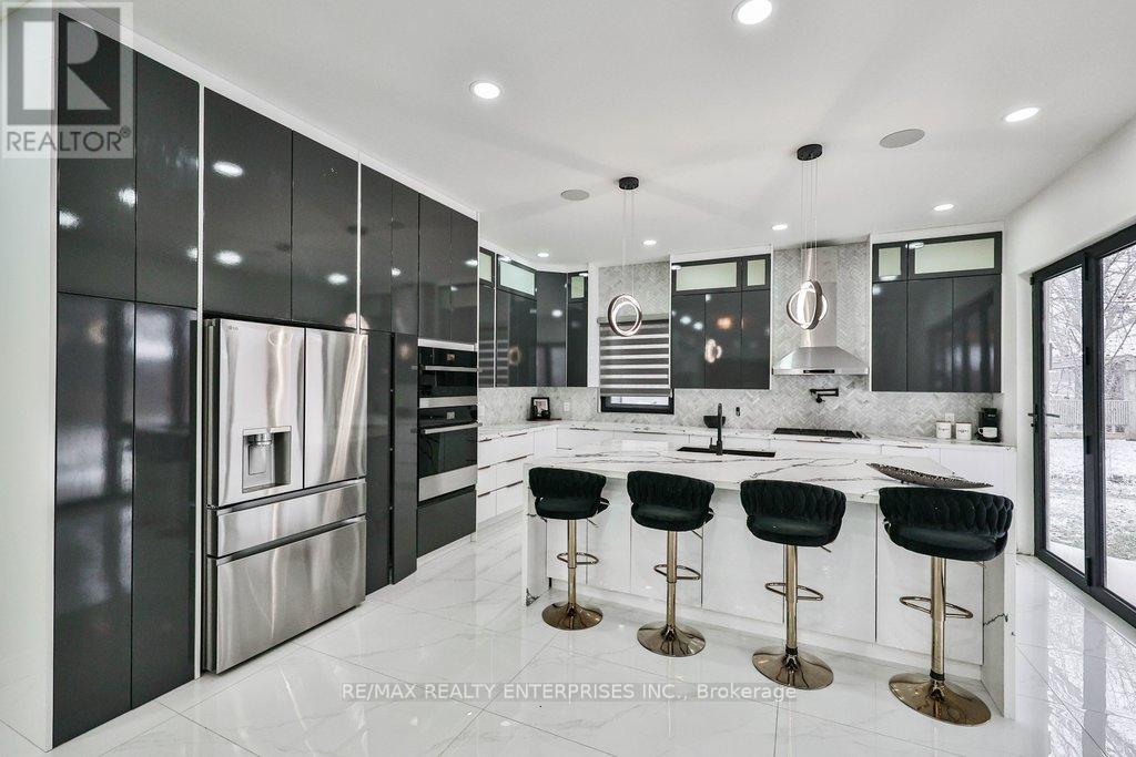 4511 Guelph Line, Burlington, ON - Indoor Photo Showing Kitchen With Upgraded Kitchen