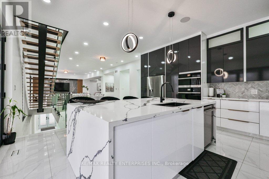 4511 Guelph Line, Burlington, ON - Indoor Photo Showing Kitchen With Upgraded Kitchen