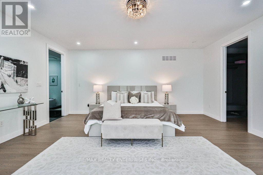 4511 Guelph Line, Burlington, ON - Indoor Photo Showing Bedroom