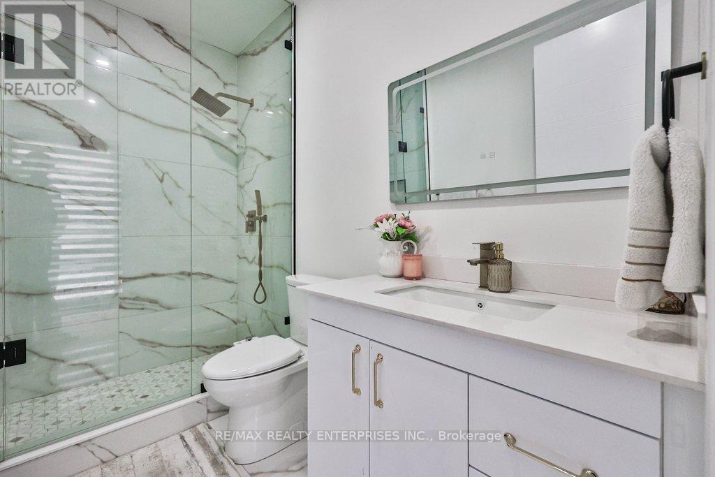 4511 Guelph Line, Burlington, ON - Indoor Photo Showing Bathroom