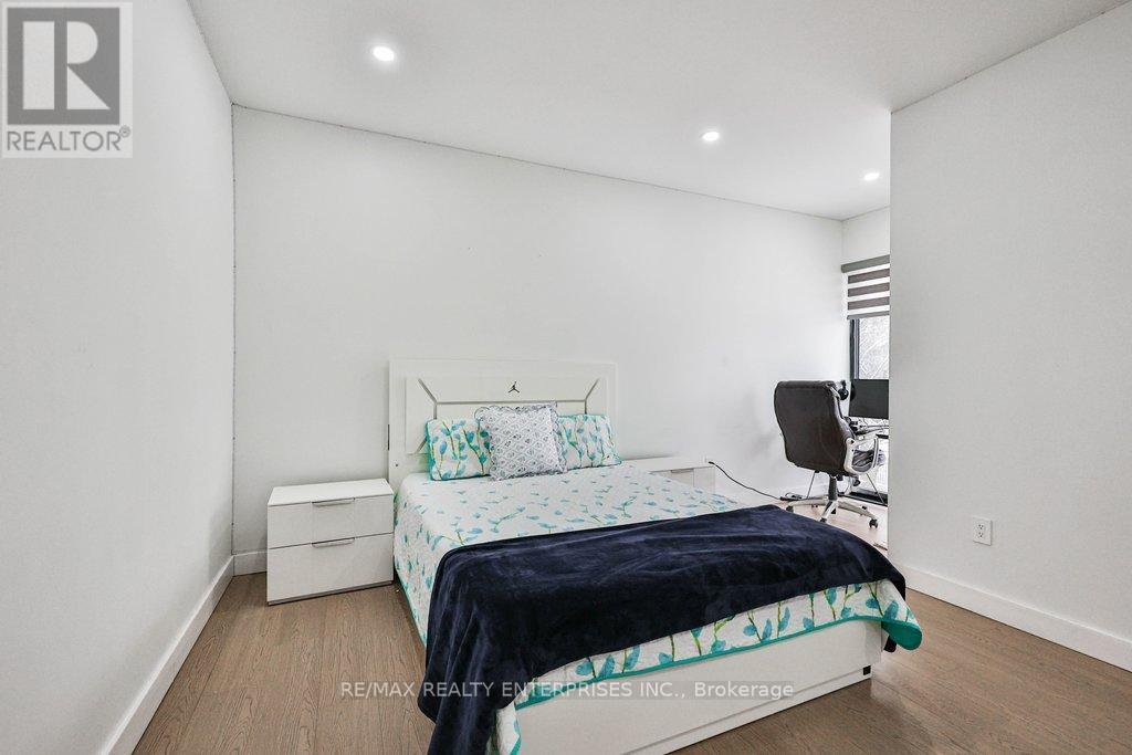 4511 Guelph Line, Burlington, ON - Indoor Photo Showing Bedroom
