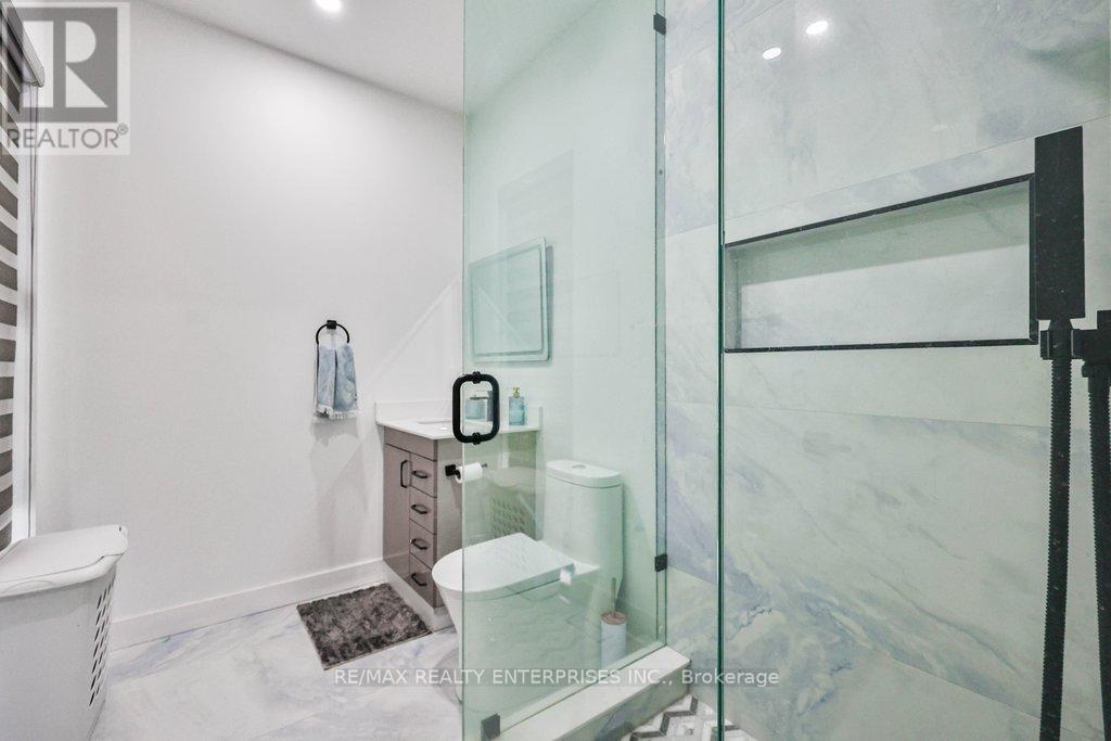 4511 Guelph Line, Burlington, ON - Indoor Photo Showing Bathroom
