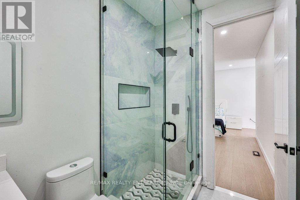 4511 Guelph Line, Burlington, ON - Indoor Photo Showing Bathroom