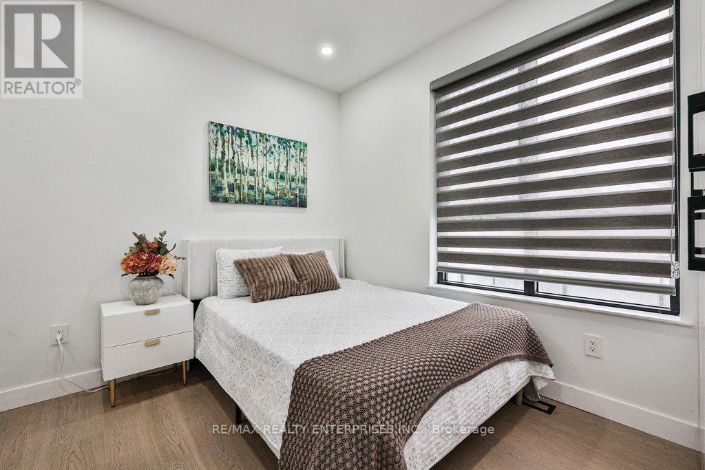 4511 Guelph Line, Burlington, ON - Indoor Photo Showing Bedroom