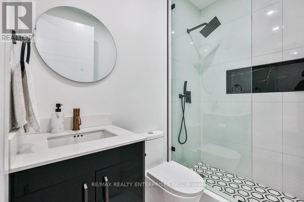 4511 Guelph Line, Burlington, ON - Indoor Photo Showing Bathroom