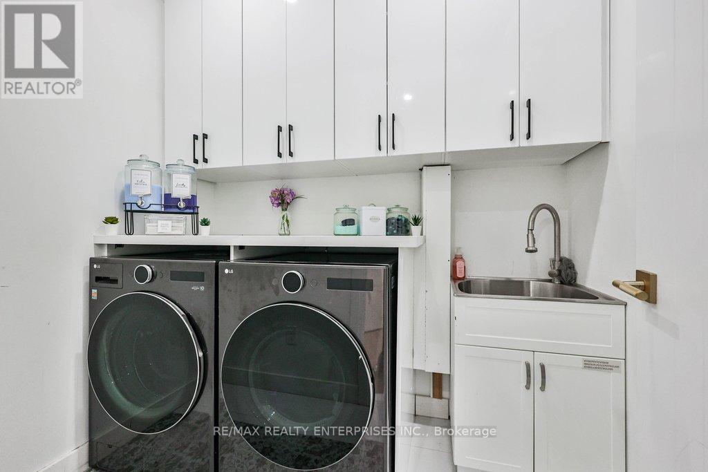 4511 Guelph Line, Burlington, ON - Indoor Photo Showing Laundry Room