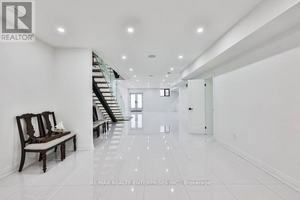 4511 Guelph Line, Burlington, ON - Indoor Photo Showing Other Room