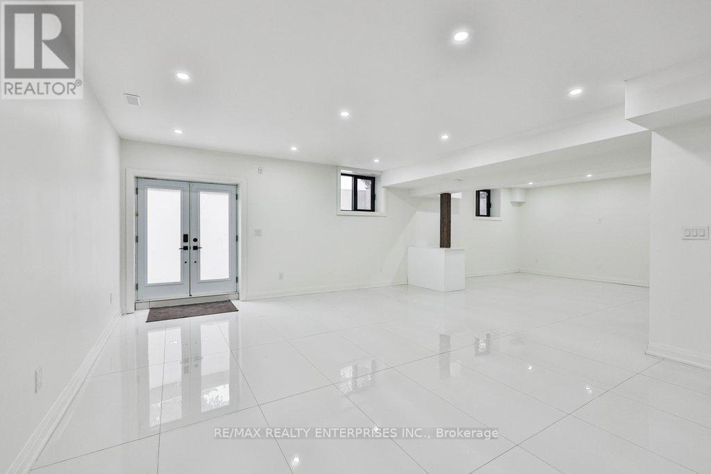 4511 Guelph Line, Burlington, ON - Indoor