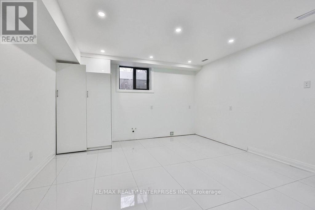4511 Guelph Line, Burlington, ON - Indoor