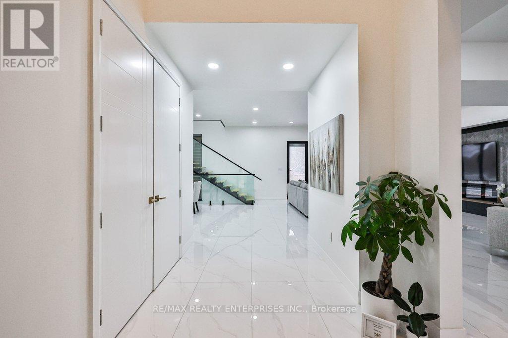 4511 Guelph Line, Burlington, ON - Indoor Photo Showing Other Room