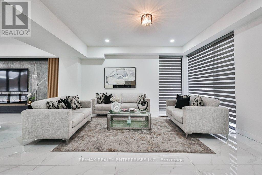 4511 Guelph Line, Burlington, ON - Indoor Photo Showing Living Room