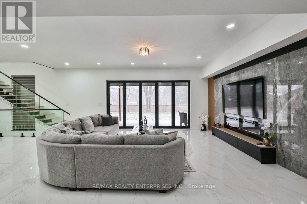 4511 Guelph Line, Burlington, ON - Indoor
