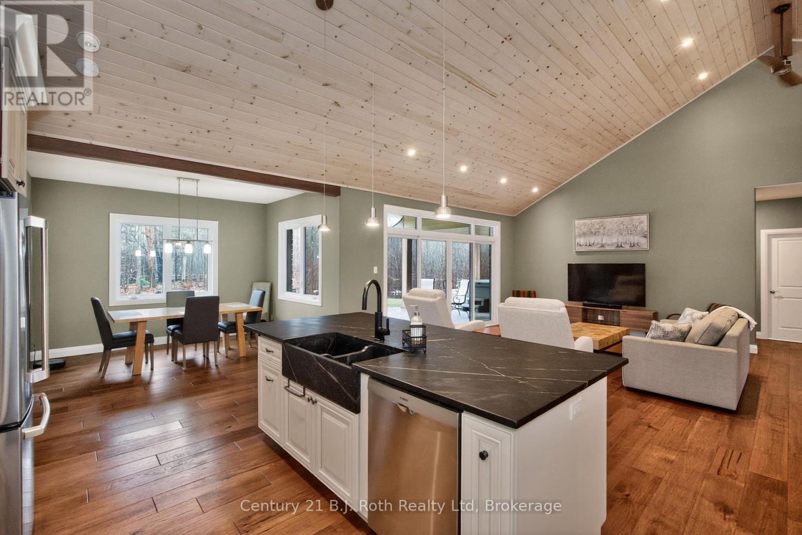 OPEN CONCEPT - 291 Concession Road 8 E, Tiny, ON - Indoor