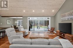 LIVING ROOM -