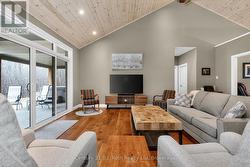 LIVING ROOM -