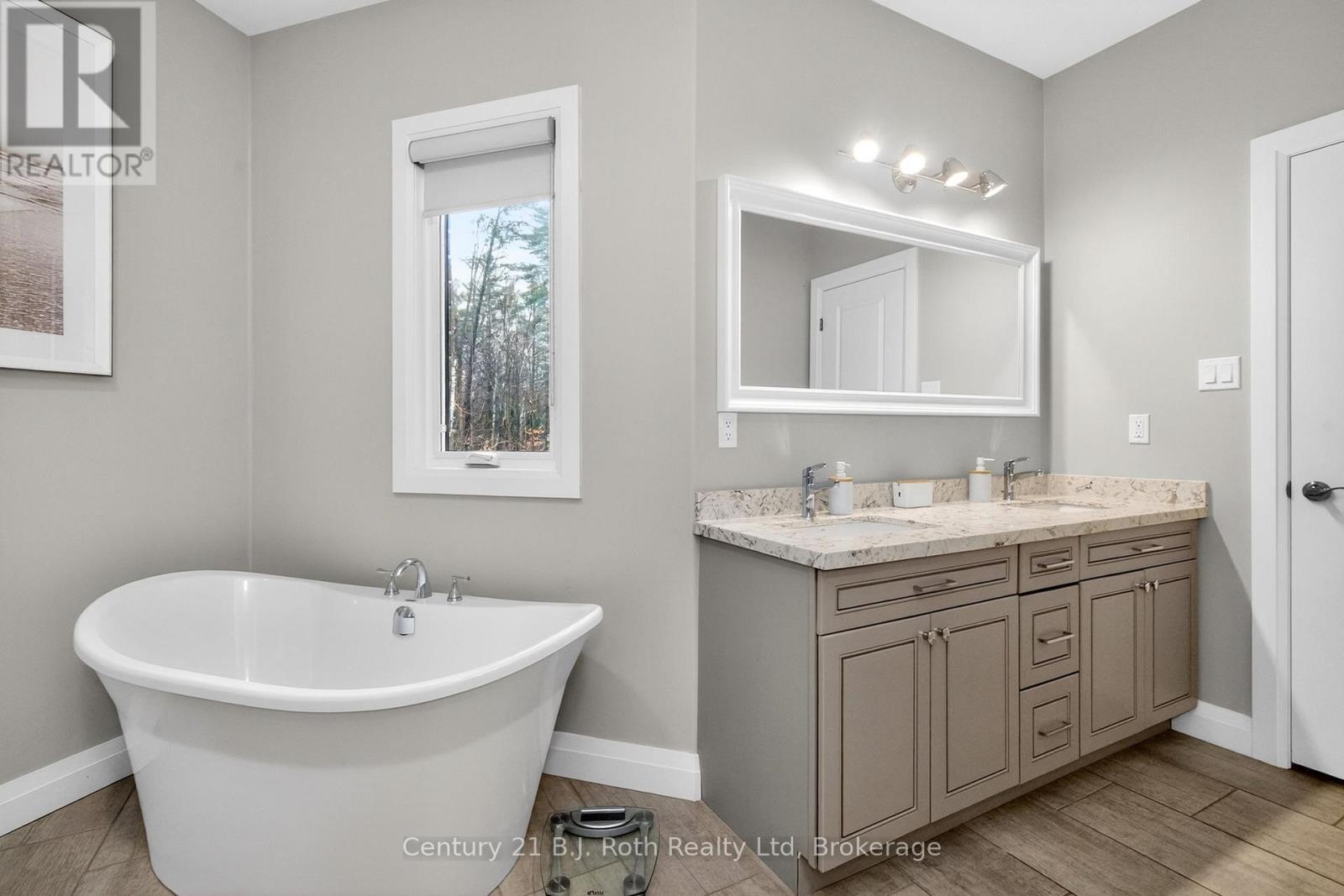 ENSUITE - 291 Concession Road 8 E, Tiny, ON - Indoor Photo Showing Bedroom