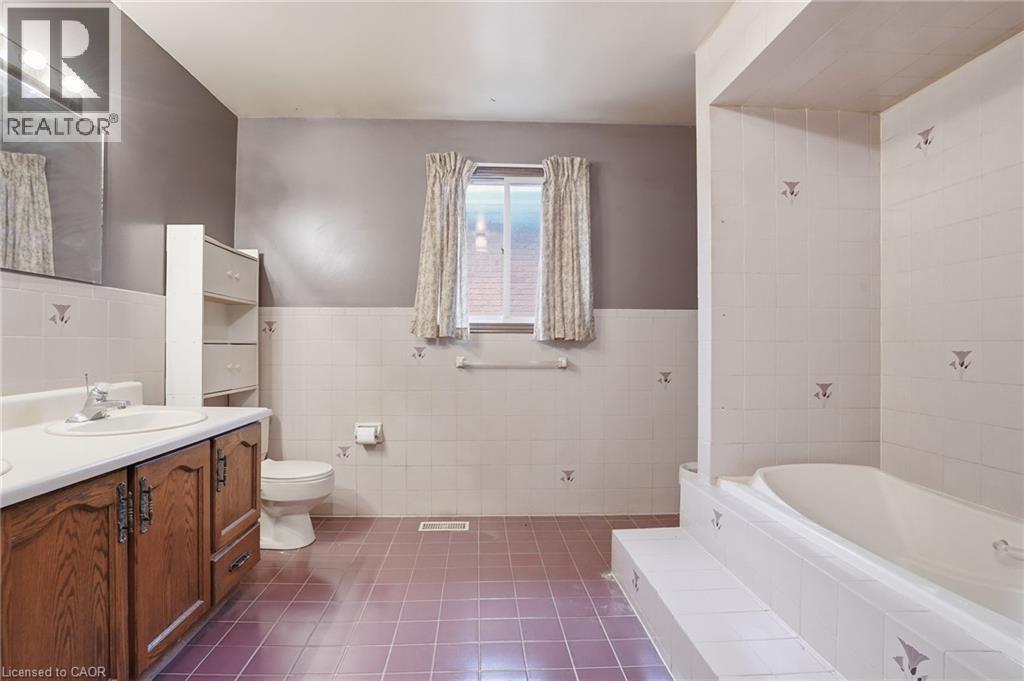 60 Rexford Drive, Hamilton, ON - Indoor Photo Showing Bathroom