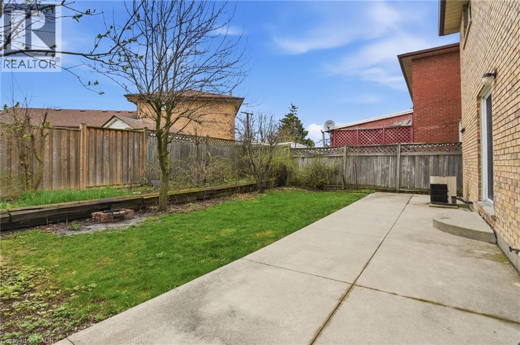 60 Rexford Drive, Hamilton, ON - Outdoor
