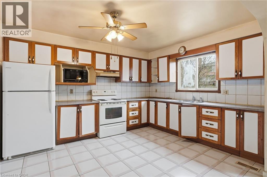 60 Rexford Drive, Hamilton, ON - Indoor Photo Showing Kitchen