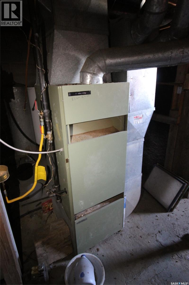 0 Railway Street E, Eastend, SK - Indoor Photo Showing Basement