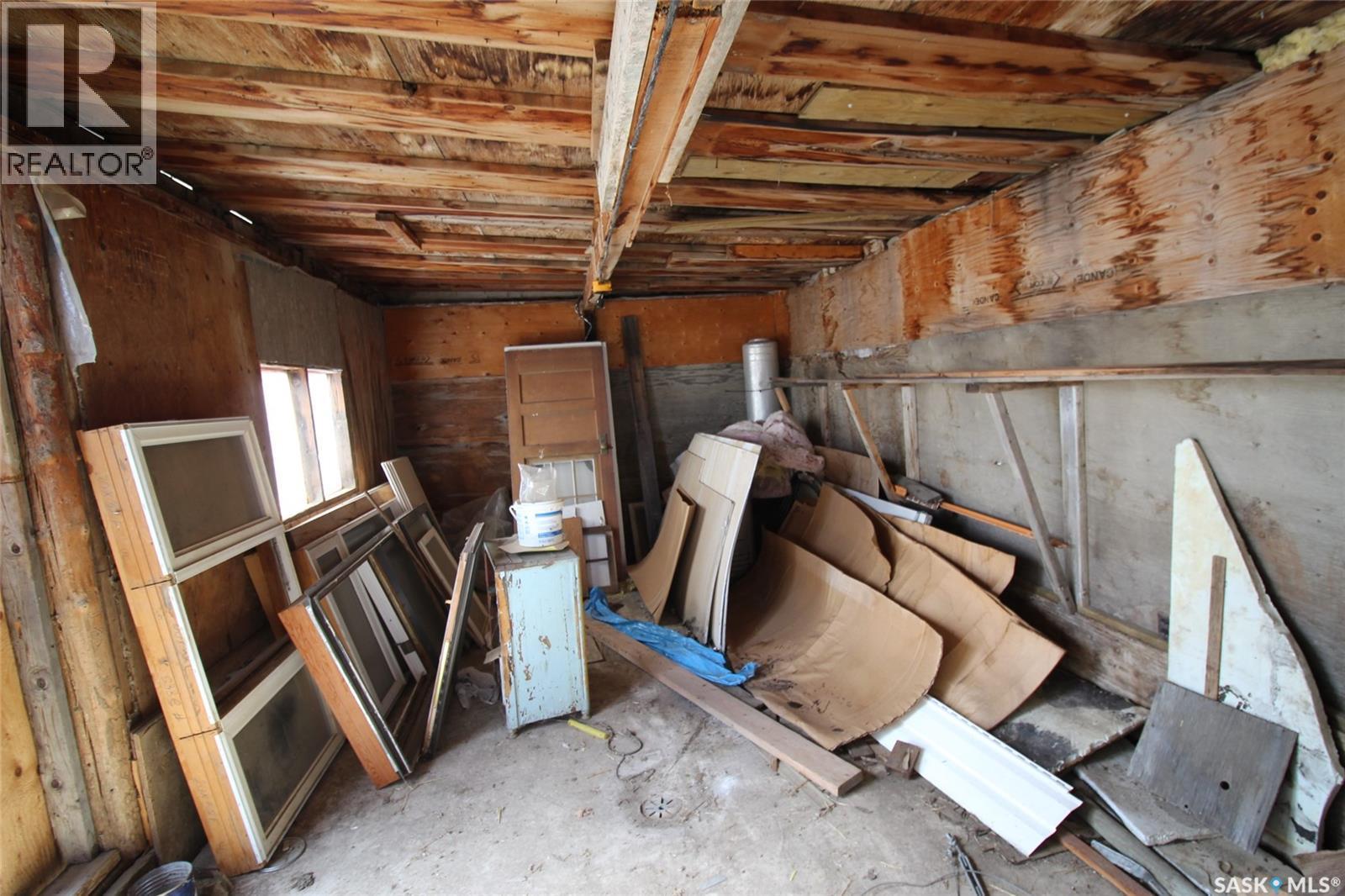 0 Railway Street E, Eastend, SK - Indoor