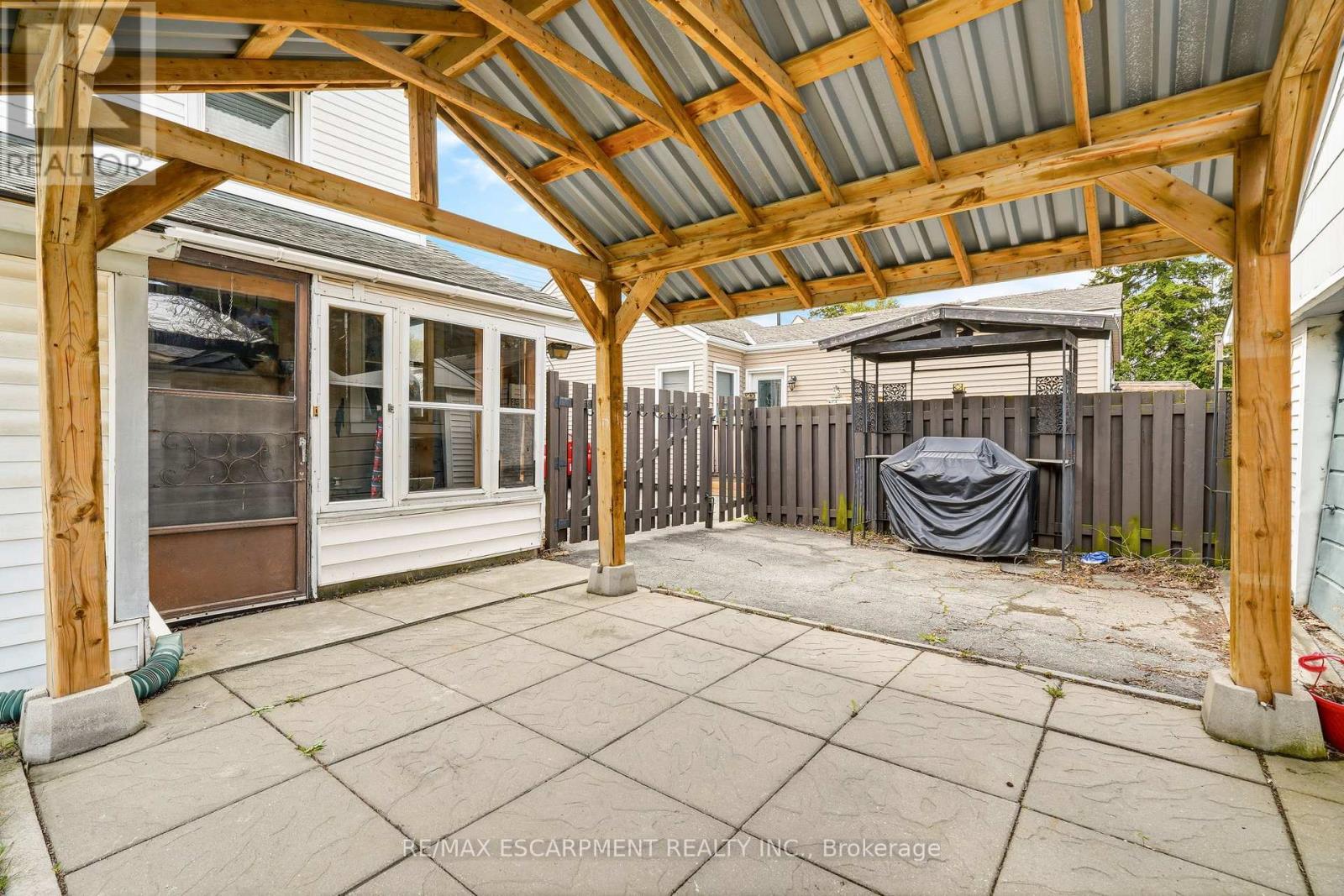 66 East 32Nd Street, Hamilton, ON - Outdoor With Deck Patio Veranda With Exterior
