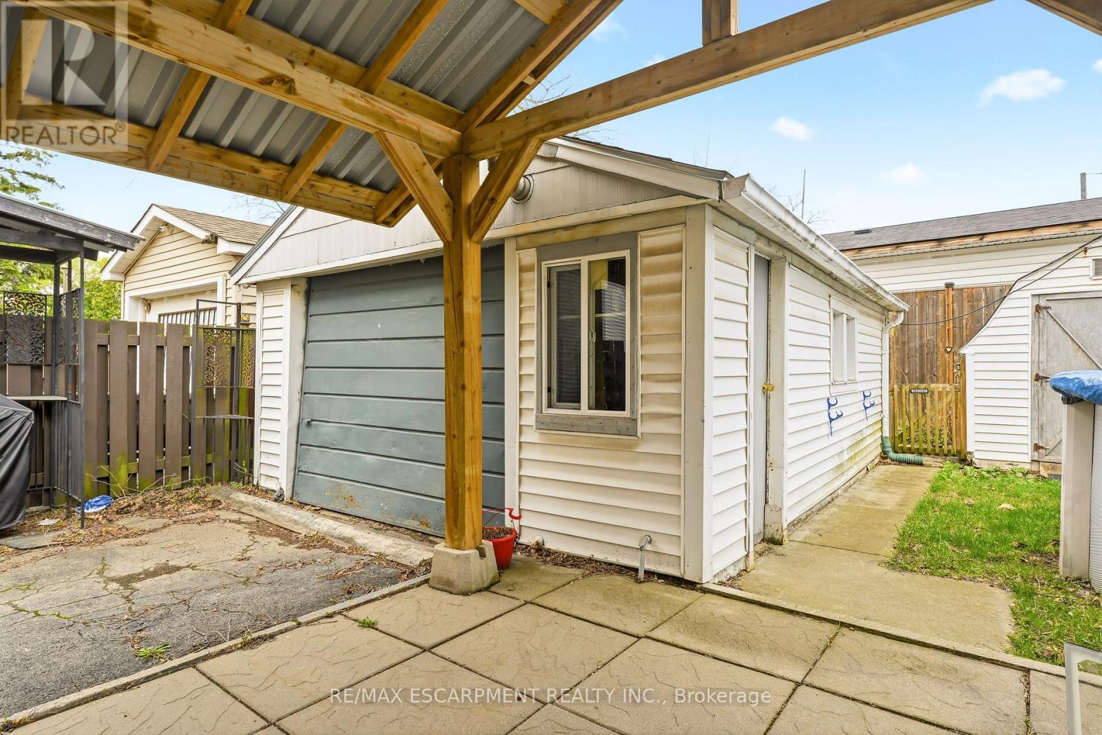 66 East 32Nd Street, Hamilton, ON - Outdoor With Exterior