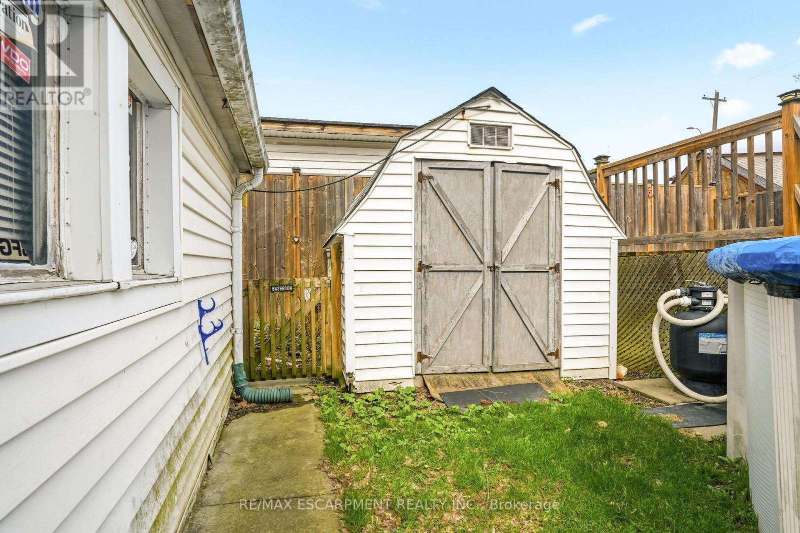 66 East 32Nd Street, Hamilton, ON - Outdoor With Exterior