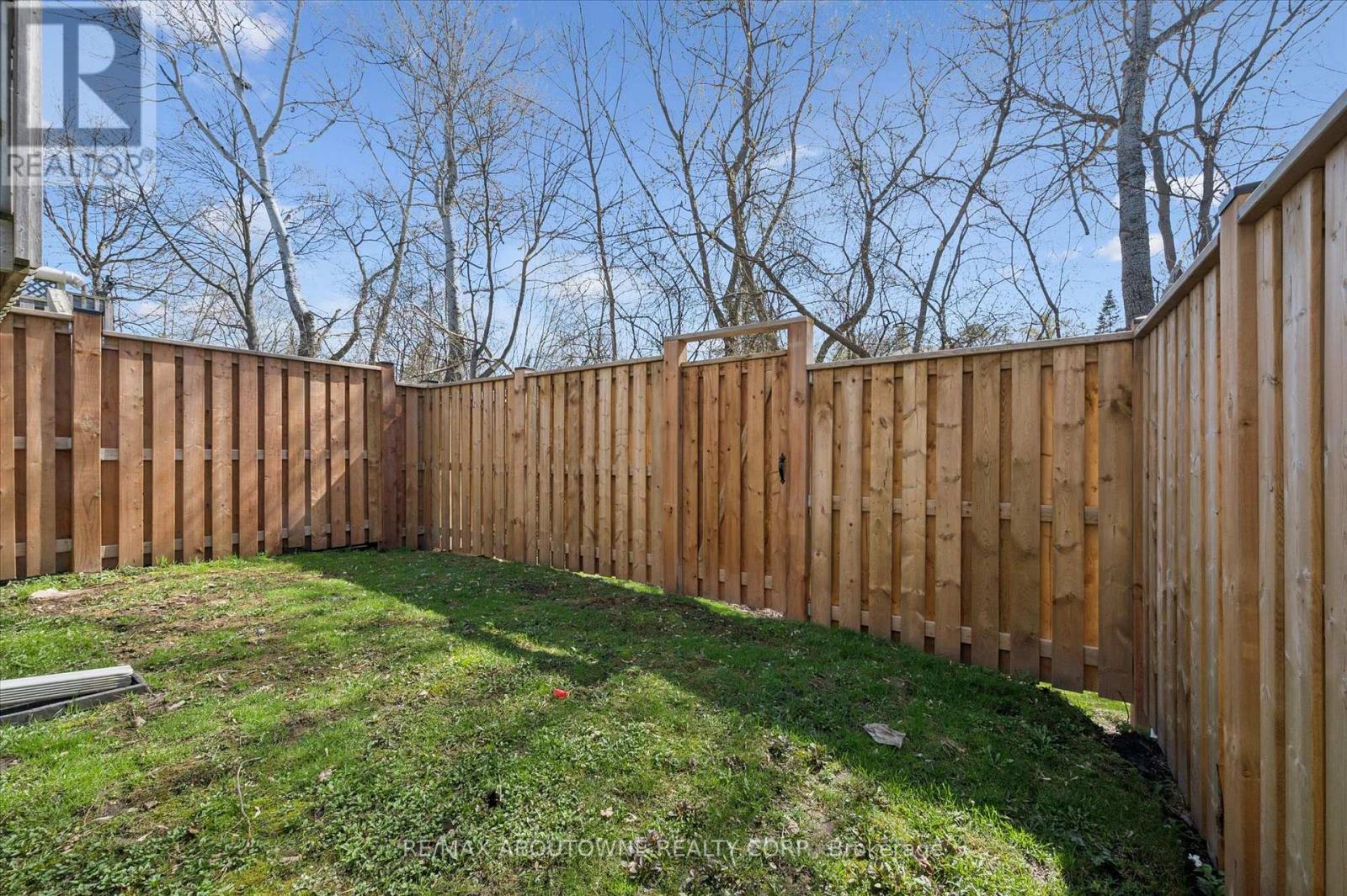25 - 365 Pioneer Drive, Kitchener, ON - Outdoor
