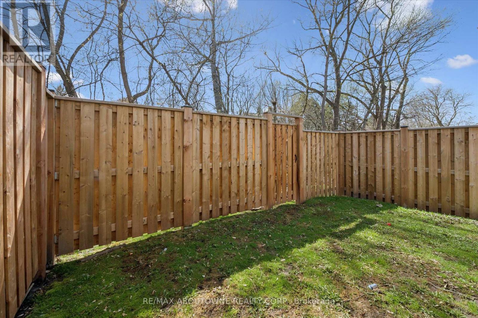 25 - 365 Pioneer Drive, Kitchener, ON - Outdoor