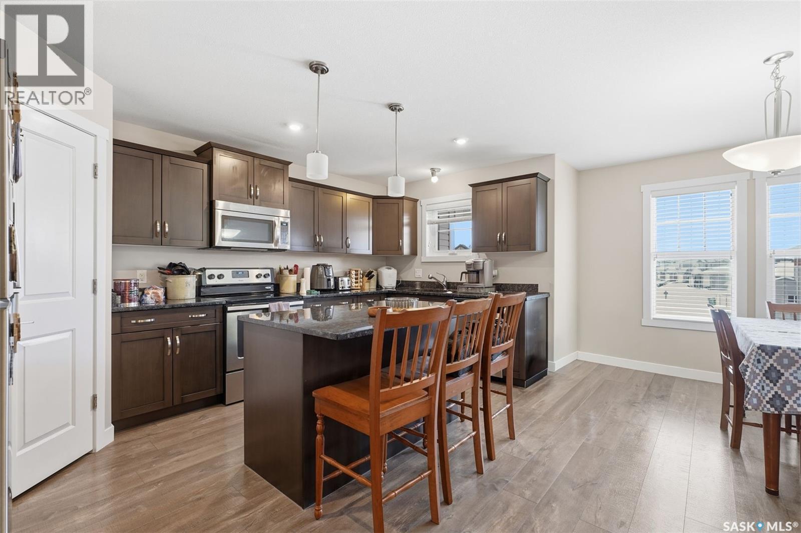 556 Pringle Crescent, Saskatoon, SK - Indoor Photo Showing Kitchen With Upgraded Kitchen