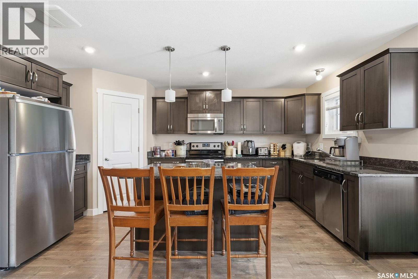 556 Pringle Crescent, Saskatoon, SK - Indoor Photo Showing Kitchen With Upgraded Kitchen