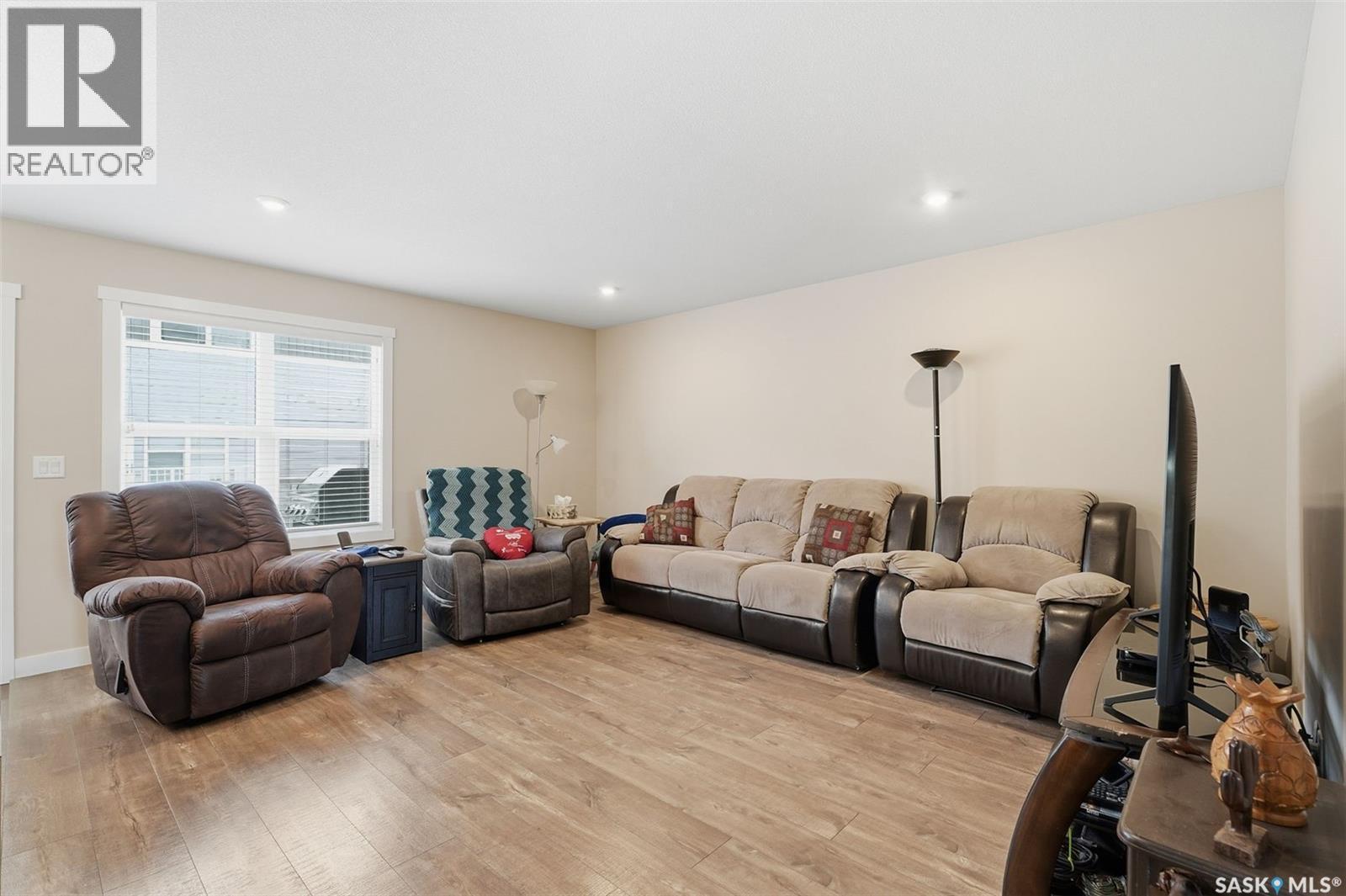 556 Pringle Crescent, Saskatoon, SK - Indoor Photo Showing Living Room