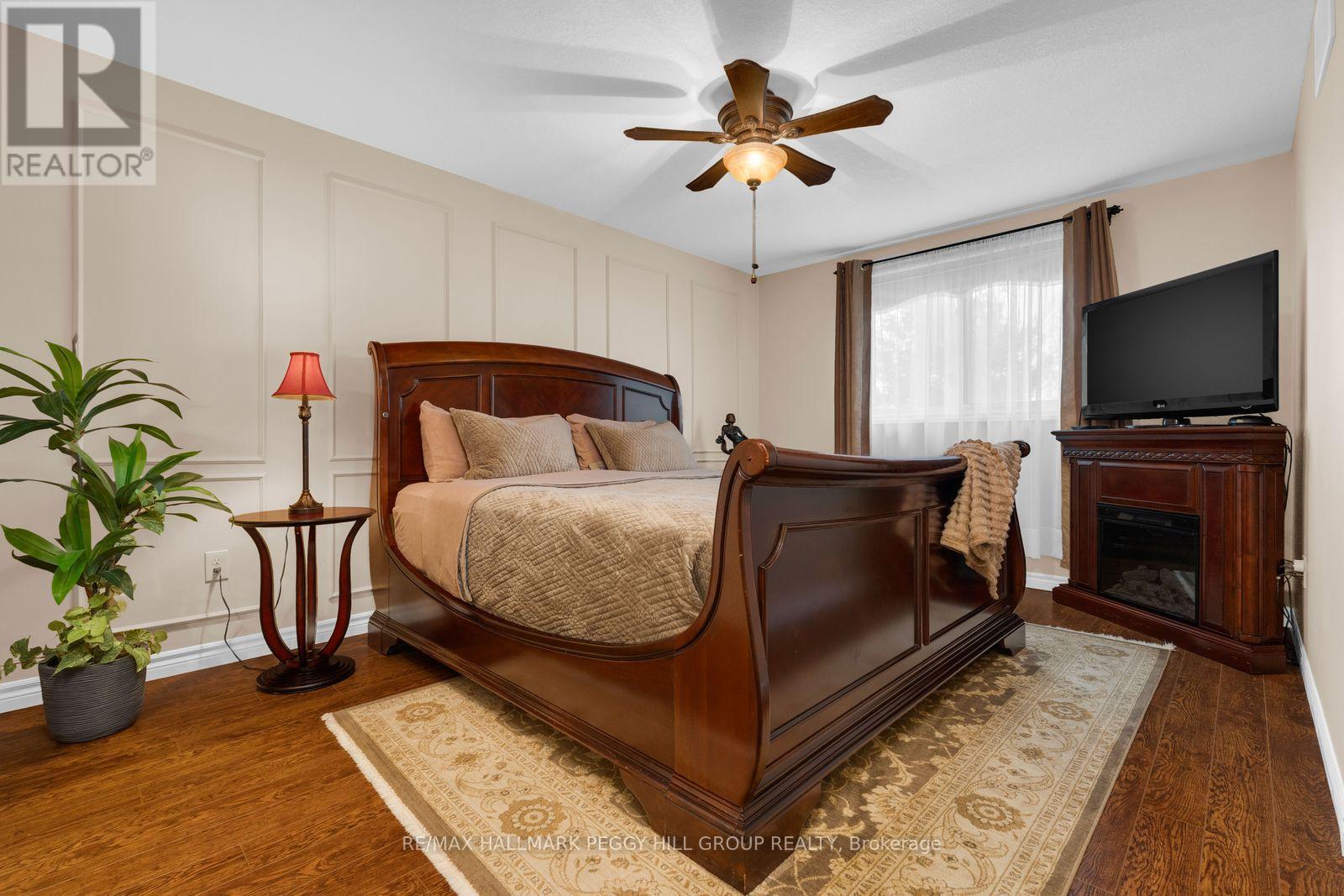 11 Red Cedar Lane, Essa, ON - Indoor Photo Showing Bedroom