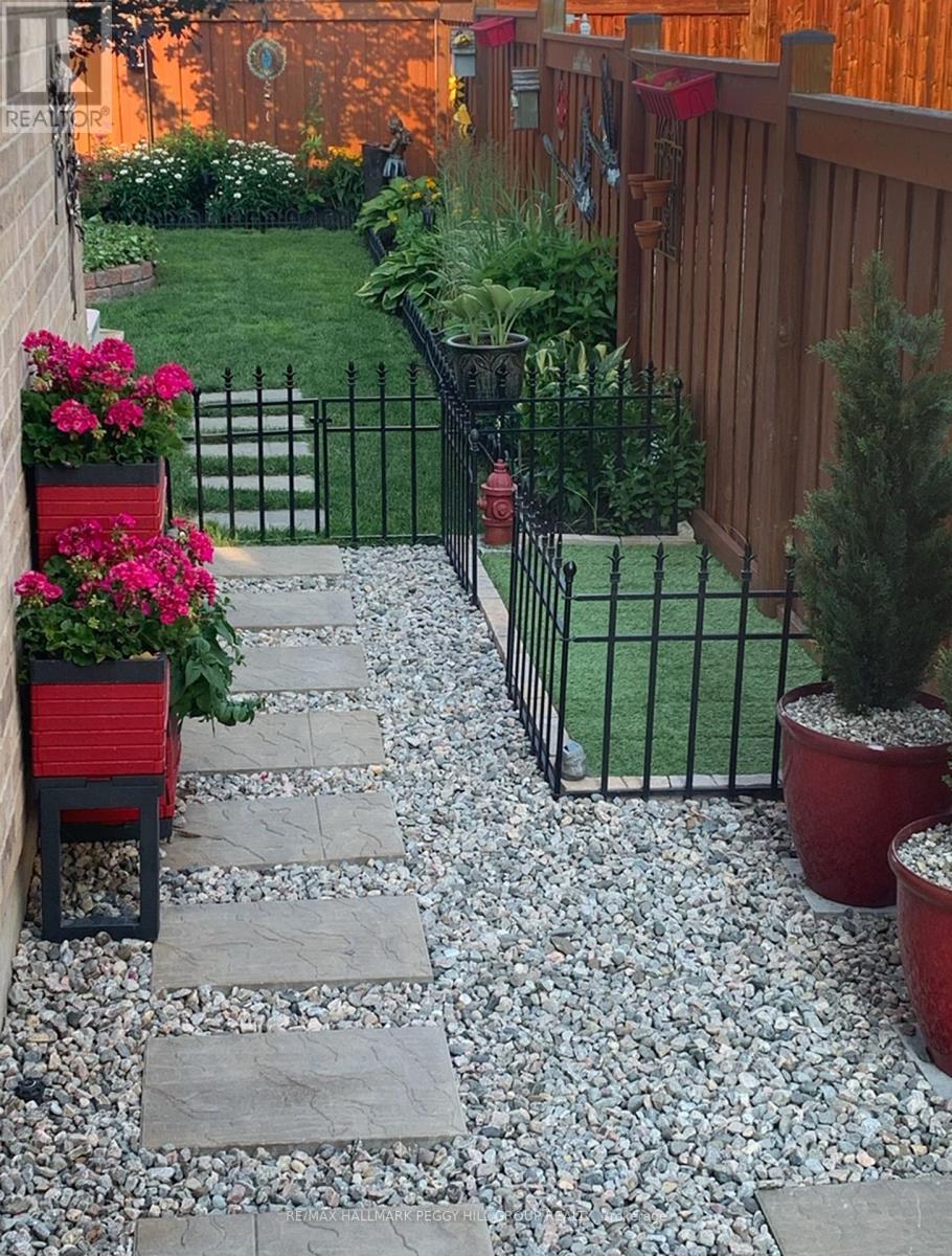 11 Red Cedar Lane, Essa, ON - Outdoor