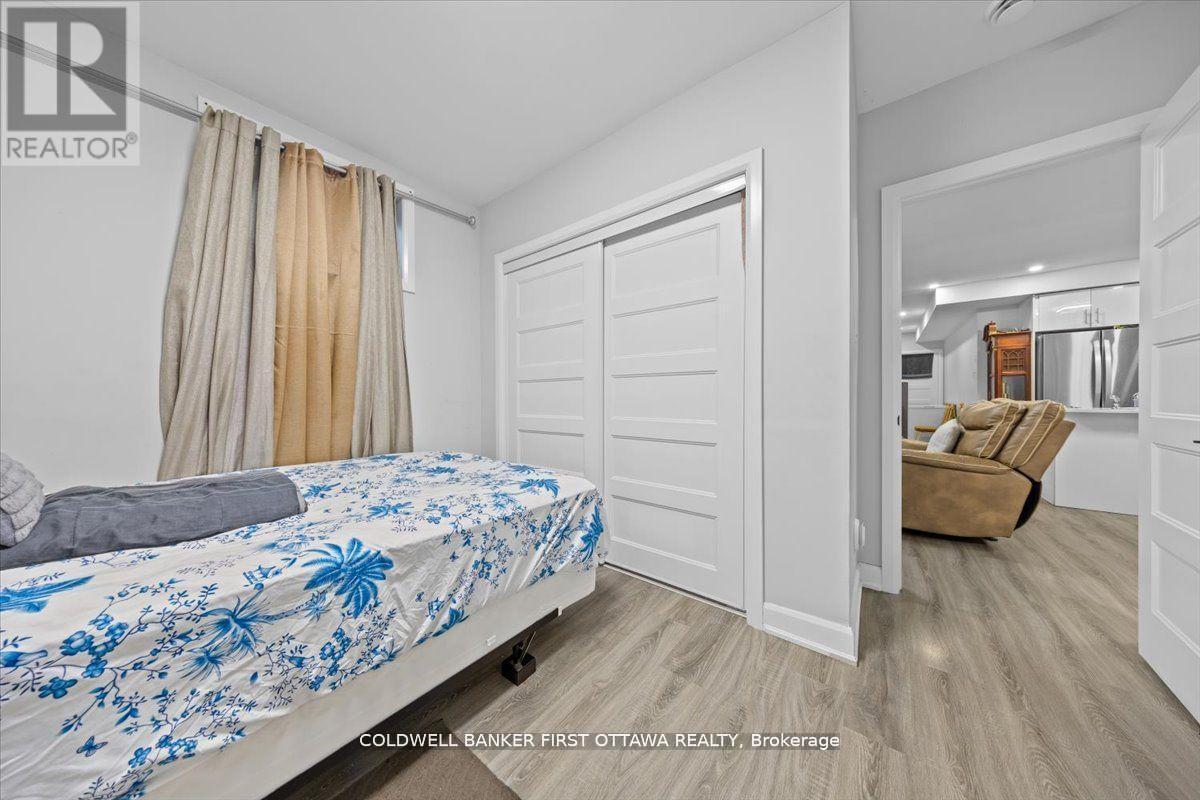 562 Queen Mary Street, Ottawa, ON - Indoor Photo Showing Bedroom