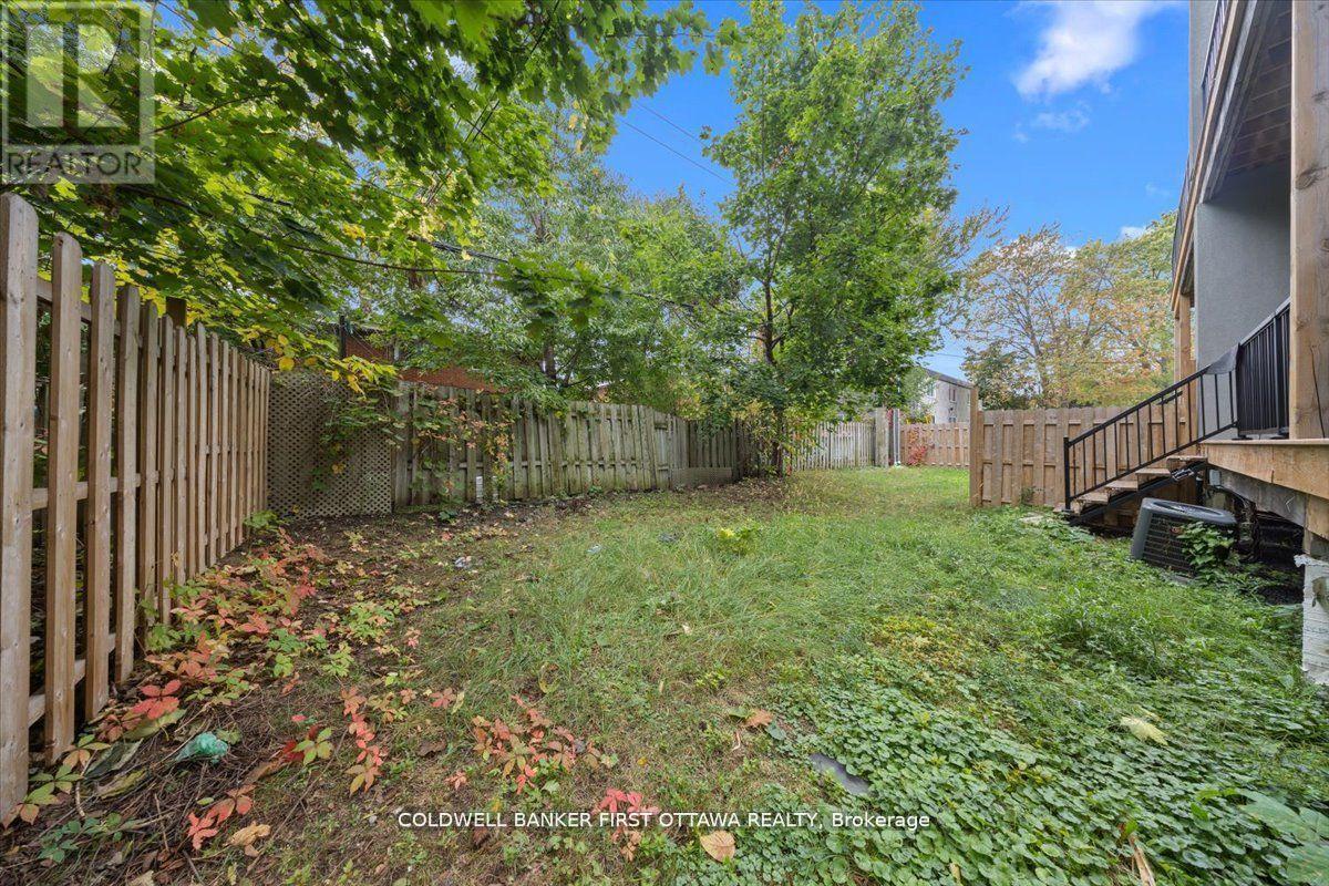 562 Queen Mary Street, Ottawa, ON - Outdoor