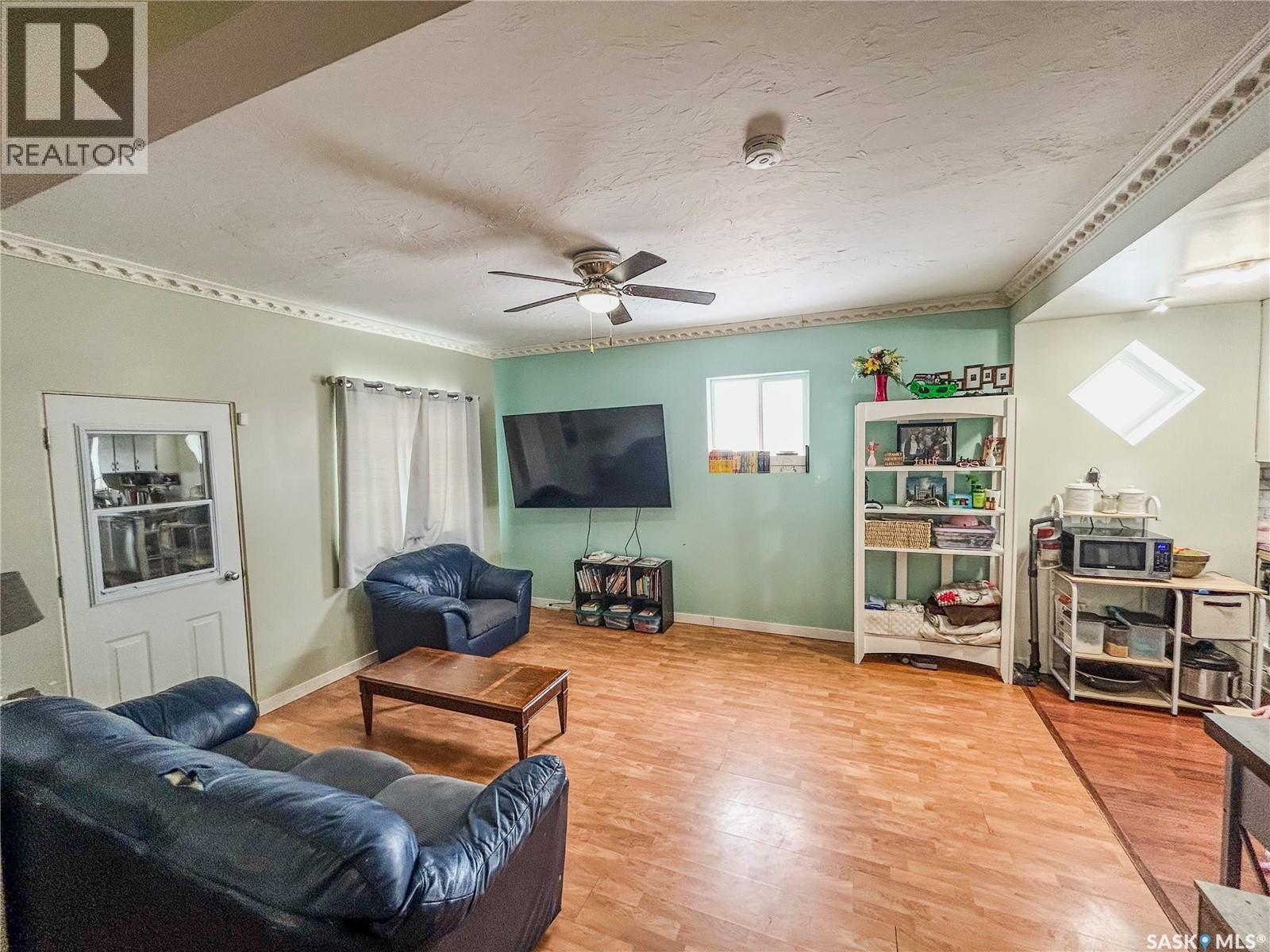 464 1St Avenue E, Melville, SK - Indoor