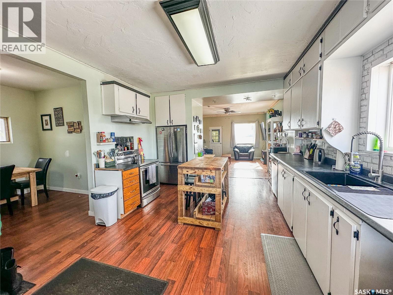 464 1St Avenue E, Melville, SK - Indoor Photo Showing Kitchen