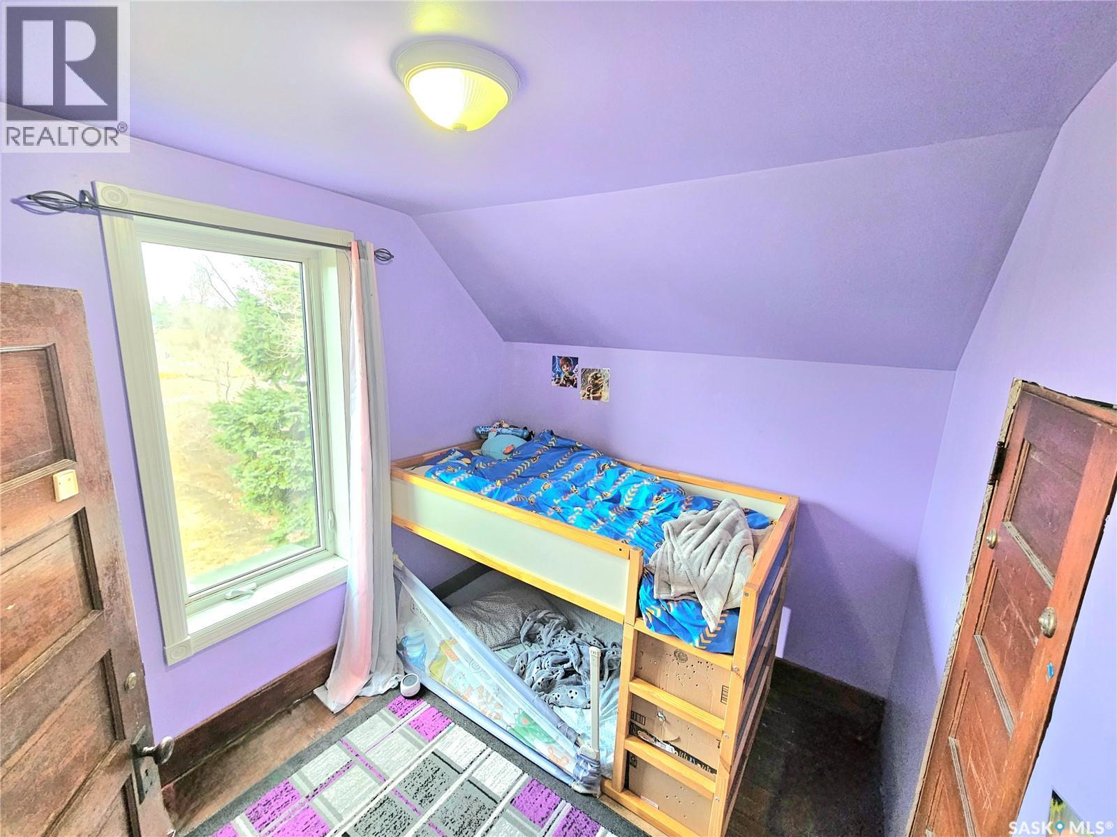 464 1St Avenue E, Melville, SK - Indoor Photo Showing Bedroom